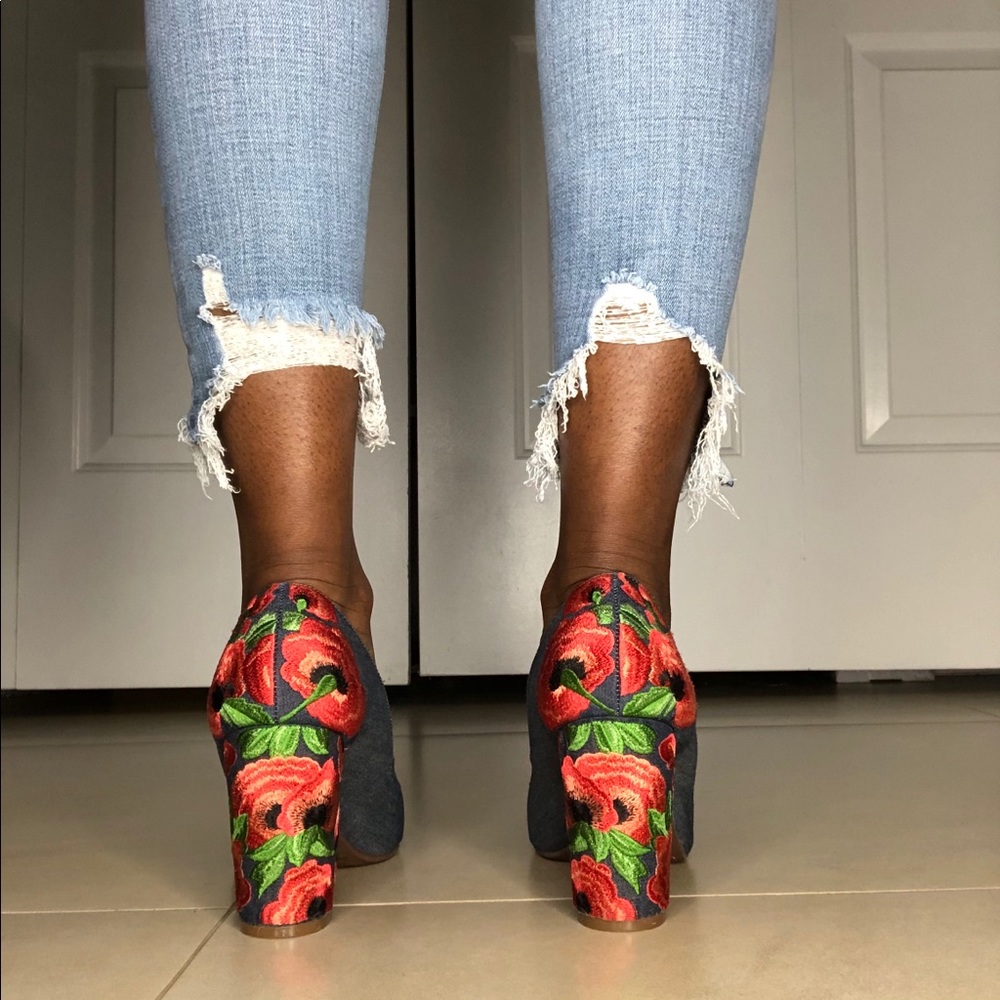 Jessica Simpson Heels - Picture 8 of 9